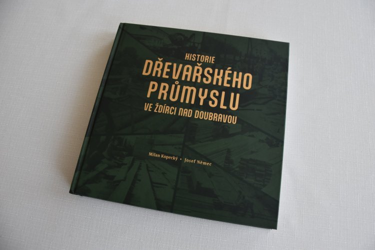 Kniha „Historie dřevařského průmyslu ve Ždírci nad Doubravou“