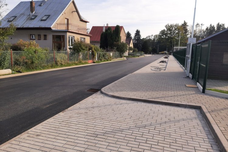 Rekonstrukce ulice Ke Stadionu je prodloužena do 15. listopadu 2023