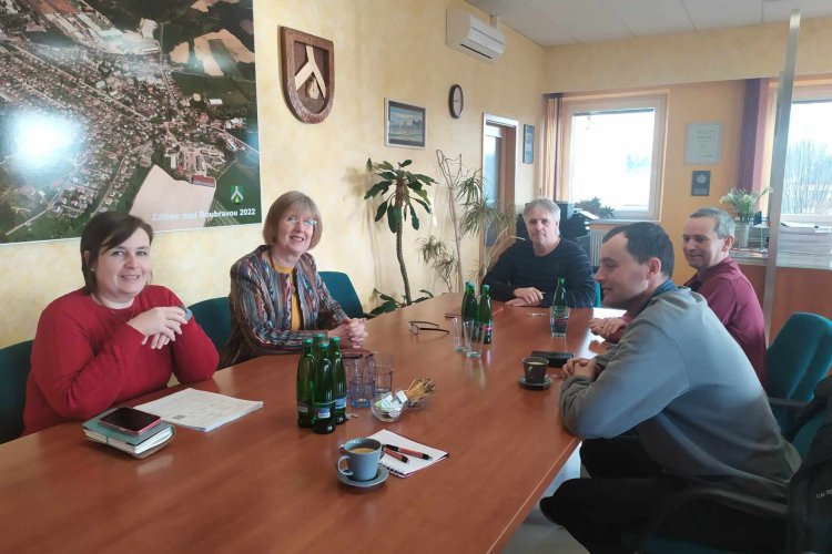 Ve středu 21. února proběhla ve Ždírci nad Doubravou schůzka zástupců SVOP se zástupci firmy AVE CZ odpadové hospodářství s.r.o.